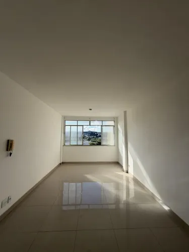 Kitnet reformada com elevador de fundos com vista no centro, Juiz de Fora