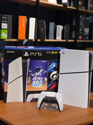 PS5 Digital Slim + 2 jogos para resgate + Upgrade de SSD - Seminovo
