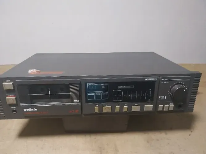Vendo tape deck Gradiente Modelo SD 2 garva reproduz bem conservado.