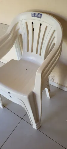 Cadeiras pvc marca MOR 182Kg