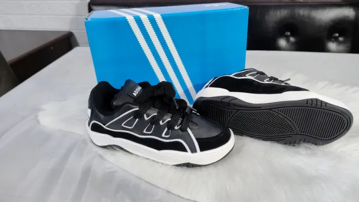 Tênis Adidas tamanho 36 unissex novo foto real