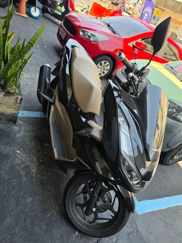 Pcx dlx muito nova 23.500