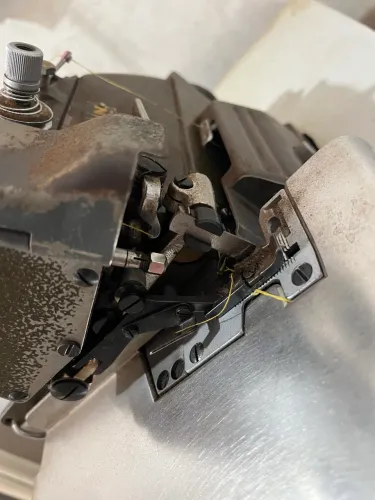 Máquina overlock crown