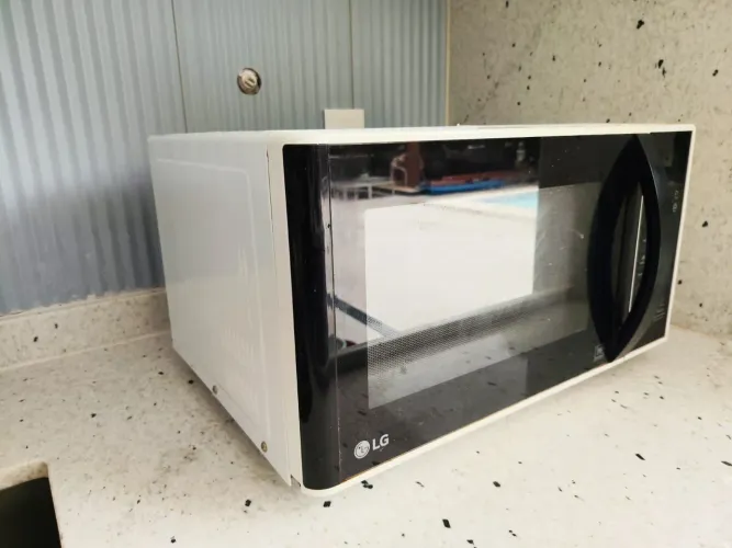 Micro-ondas LG MS3091BC