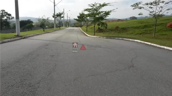 Terreno Padrão em Condomínio em Taubaté
