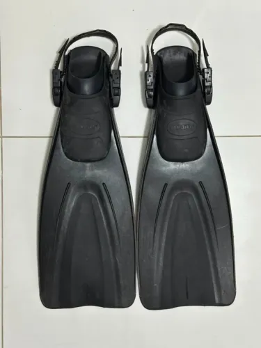 Par de Nadadeiras FunDive Borracha Preta