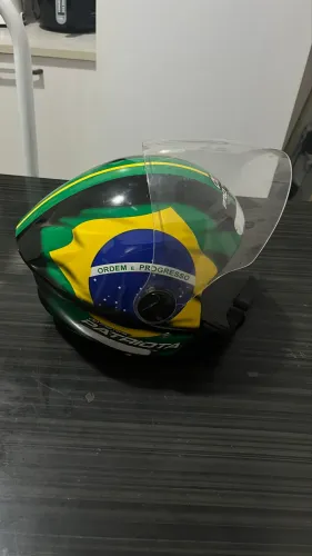 Vendo 2 capacetes em excelente estado
