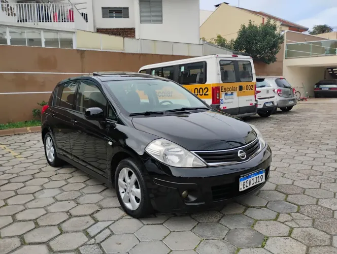 Nissan Tiida SL 1.8/1.8 Flex 16V Aut. 2011