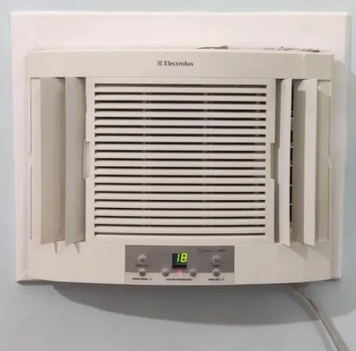 AR CONDICIONADO JANELA 10.000 BTU CONTROLE REMOTO ELETRONICO ELECTROLUX GELANDO PERFEITO
