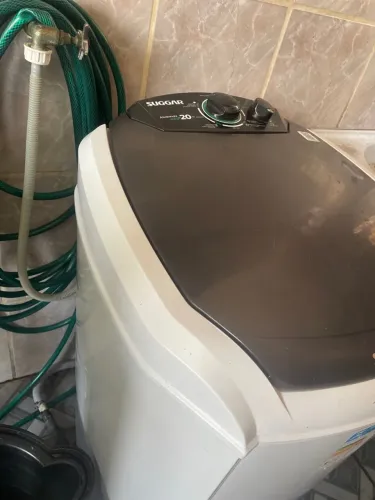 Tanquinho seminovo em perfeito estado vai com a mangueira de brinde