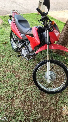 Moto muito bem conservado nunca foi batida sempre em boas condições 