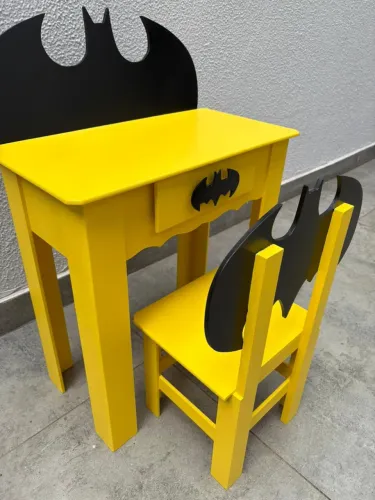 Mesinha didática infantil personalizada  MDF / BATMAN / 