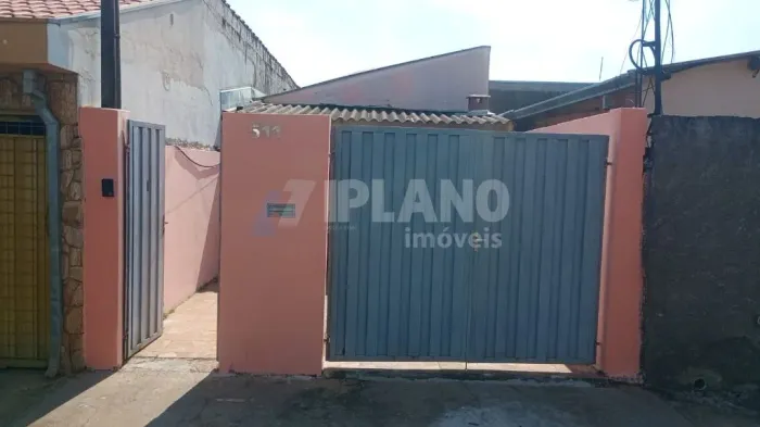 Casa Padrão à Venda em São Carlos - Vila Jacobucci