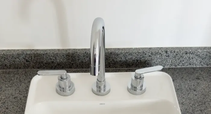 Torneira de Mesa Misturador Bica Alta Lavatório DECA