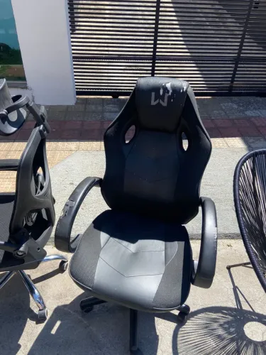 Cadeira Gamer Preta com Braços - Usada