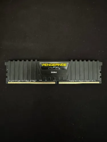 Memória RAM 16GB (2x8) Corsair Vengeance LPX DDR4 2400MHz