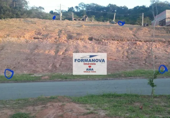 Terreno em condomínio fechado na Granja Viana