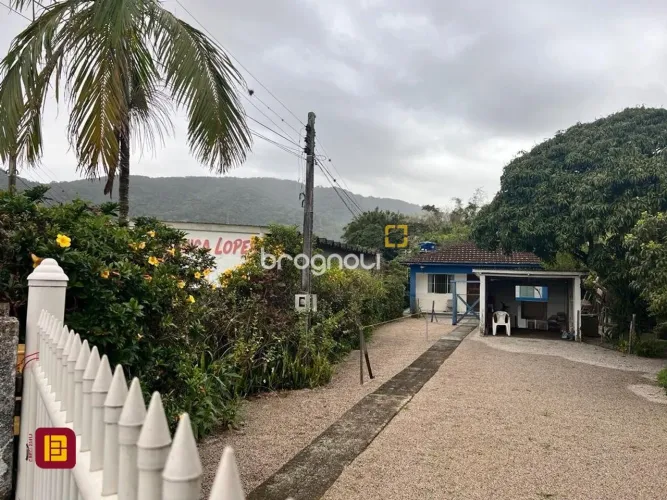 Terreno com 4.216 m2, viabilidade, no Alto do Ribeirão/Florianópolis