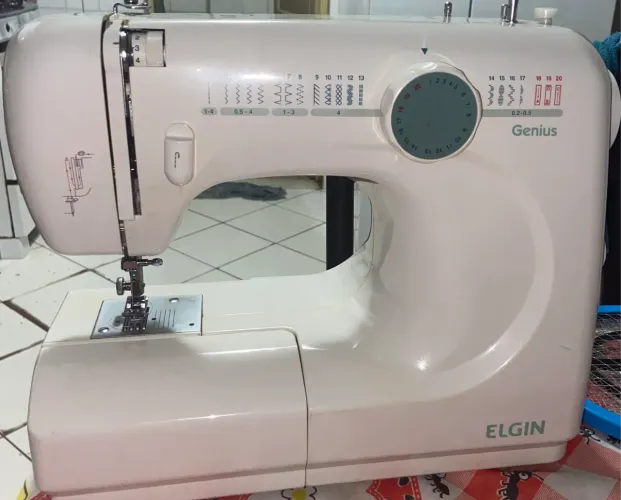 Máquina de costura á venda