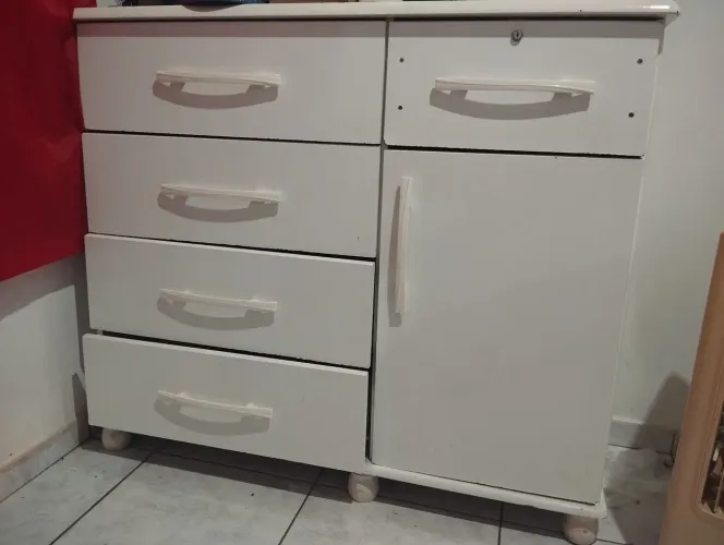 Vendo armário e cômoda