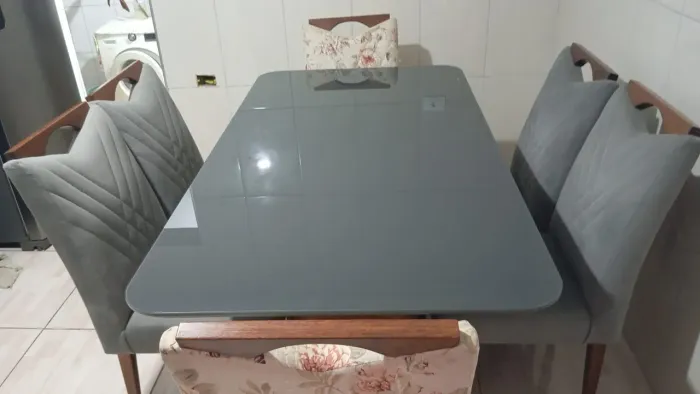 Mesa de 6 cadeiras com tampo de vidro