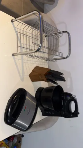 Kit cozinha usado (batedeira, sanduicheira, escorredor inox e facas)