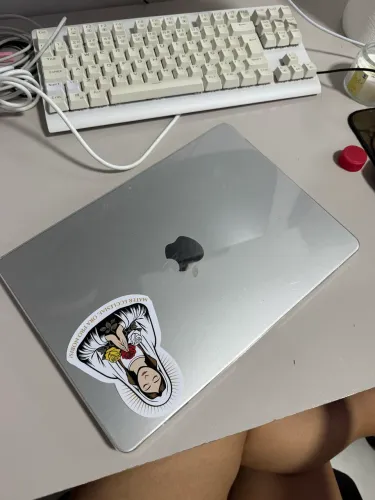MACBOOK AIR M2 com simples defeito
