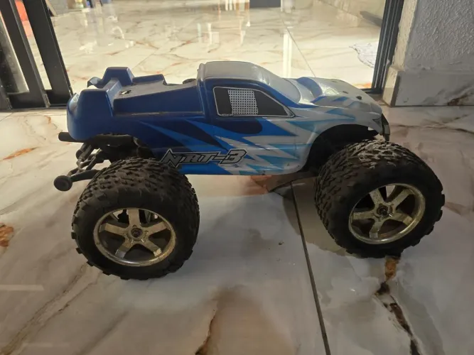Automodelo traxxas Revo 3.3