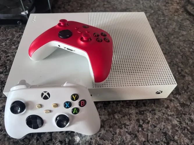 Xbox One S | 500GB 2 controles s/fio