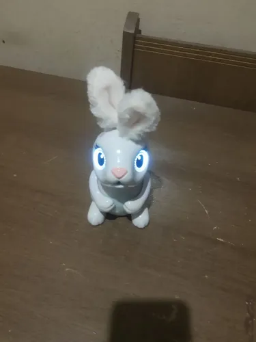 Chewy coelho faminto com luz e som antigo 
