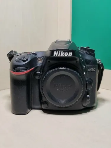 Nikon D7200 (corpo) + 32GB + Bag | [ 16k clicks ]
