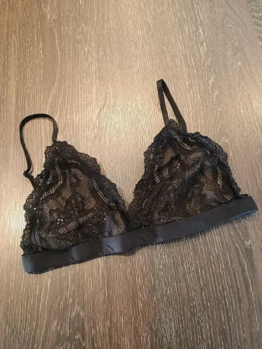 Sutiã bralette preto de renda tamanho P (38) delicado e confortável