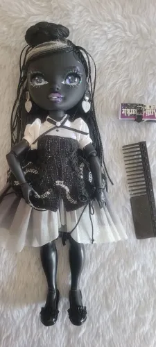 Boneca Rainbow High Shanelle Collector