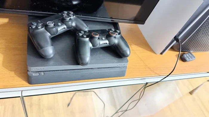 Ps4 slim