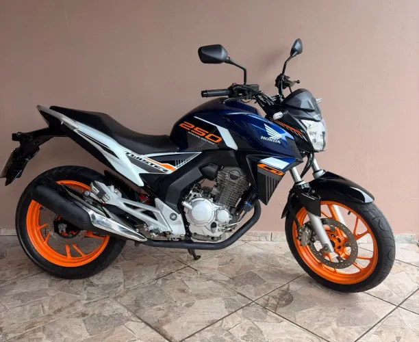 Twister 250F edição limitada
