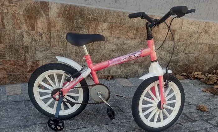 Bicicleta aro 16 com rodinhas pneus muito bom