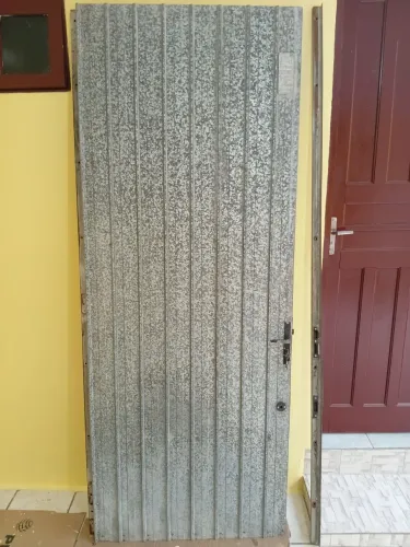 Vendo porta ou portão de chapa galvanizada