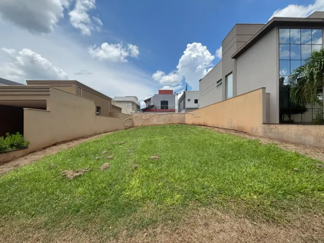Terreno no Condomínio Pitangueiras - Recreio das Acácias
