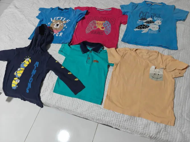 Lote de roupa tudo por 50 veste até 4 anos