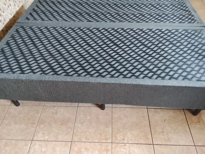 Base para cama box casal semi nova!
