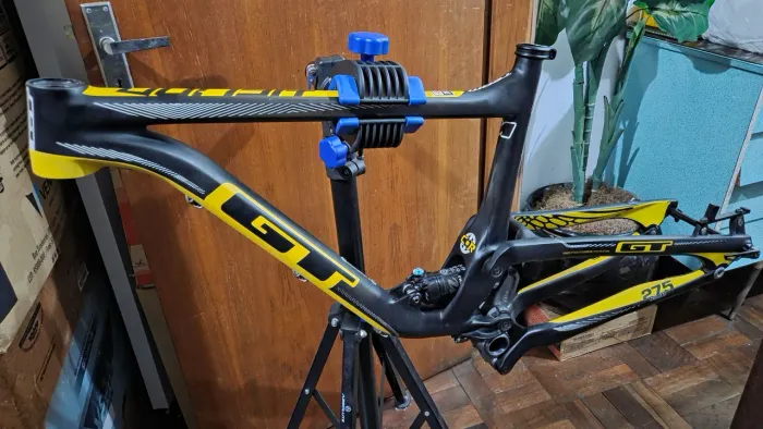 Quadro MTB GT Helion Carbono
