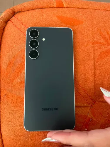 Celular Samsung S25 Fe Novo comprei em ferveiro nao tem nenhum defeito nada bateria 100%