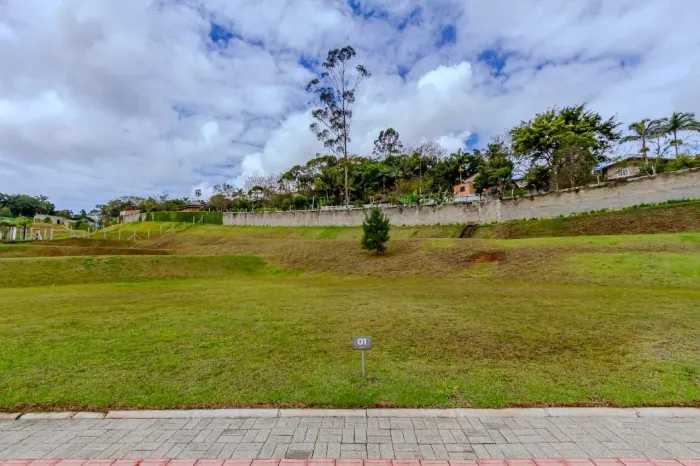 Terreno à venda no Cond. Gralha Azul em Camboriú