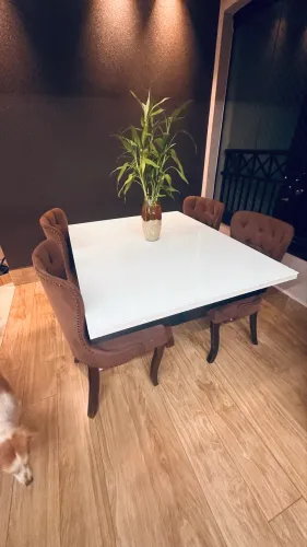 Vende se mesa com 4 cadeiras
