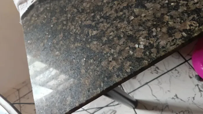 Mesa de granito sem cadeira