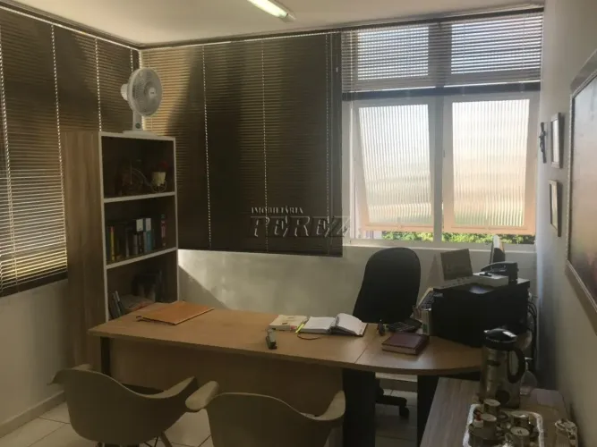 Sala comercial à venda no Centro Profissional na região central de Londrina