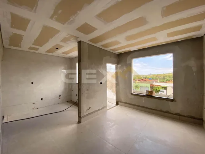 Casa em Construção à Venda no Bairro Das Oliveiras em Divinópolis MG.