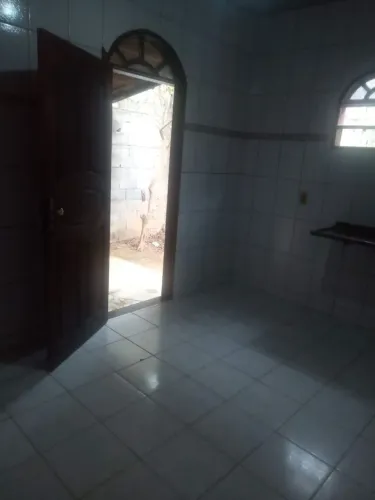 Alugo casa