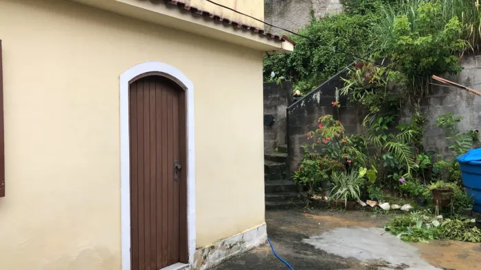 Vendo Casa de posse ( mais de 60 anos)