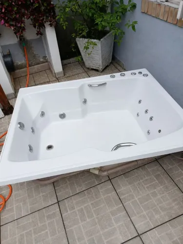 BANHEIRA DE HIDROMASSAGEM